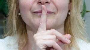 Why Does the Silent Treatment from a Narcissist Hurt So Much? why is it so painful when you return to reality after daydreaming?